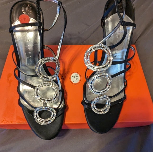 IVANKA TRUMP BLACK AND RHINESTONE HEELS - Picture 2 of 4